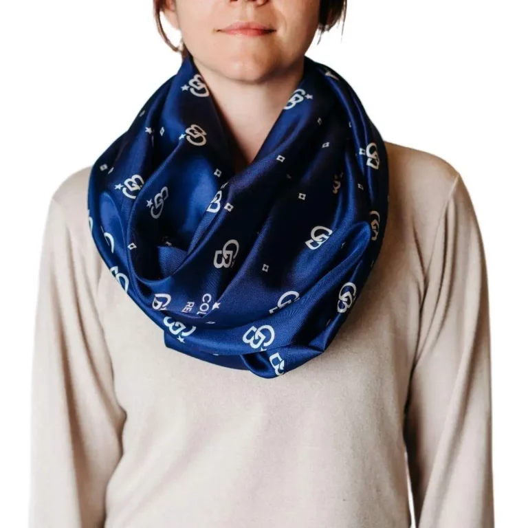 Custom print infinity scarf modeled